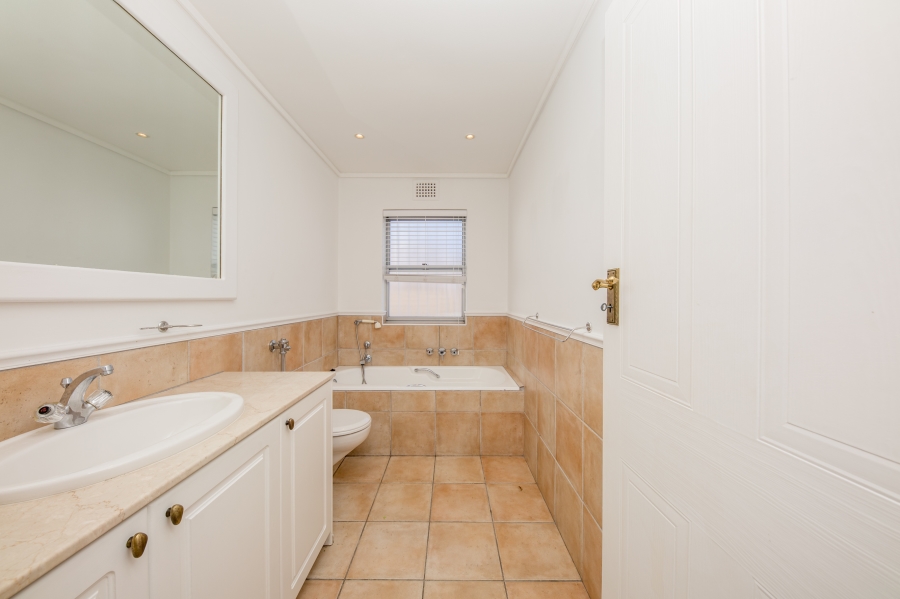 To Let 3 Bedroom Property for Rent in Higgovale Western Cape